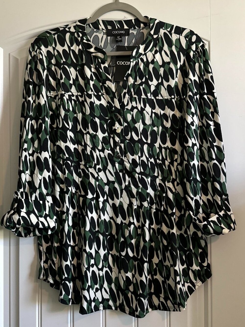 NWT Cocomo Black/Green Studded Abstract Top L